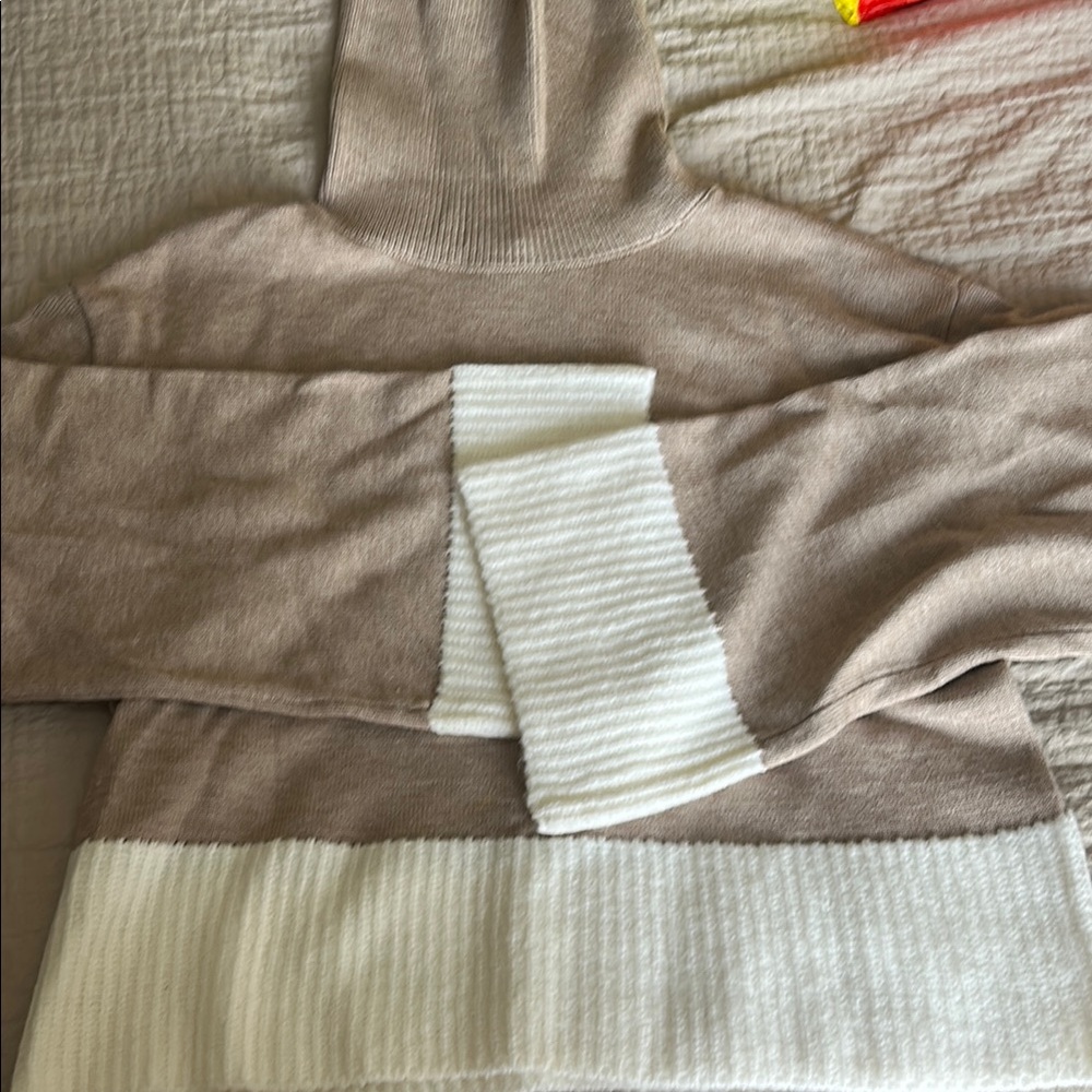 Laundry By Shelli Segal Beige Turtleneck Sweater
